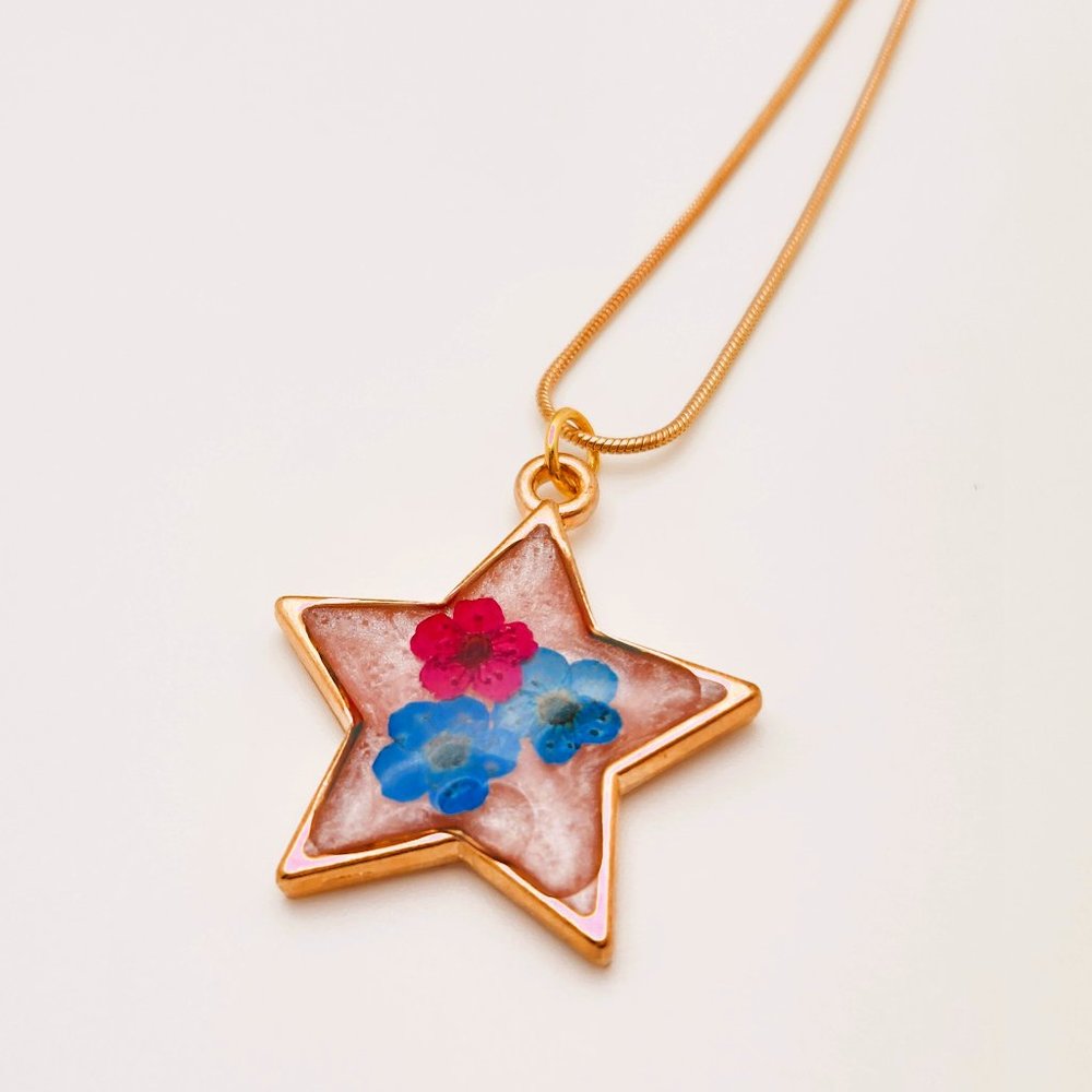 2/$40 SALE Beautiful Handmade Star-Shaped Necklace - Casual & Unique - Picture 1 of 3